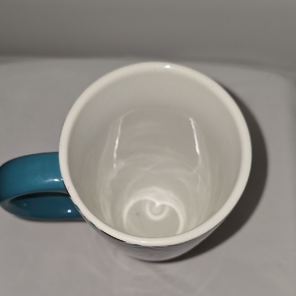 Blue and Brown Ceramic Mug with Chevron and Giraffe Patterns - Picture 3 of 3